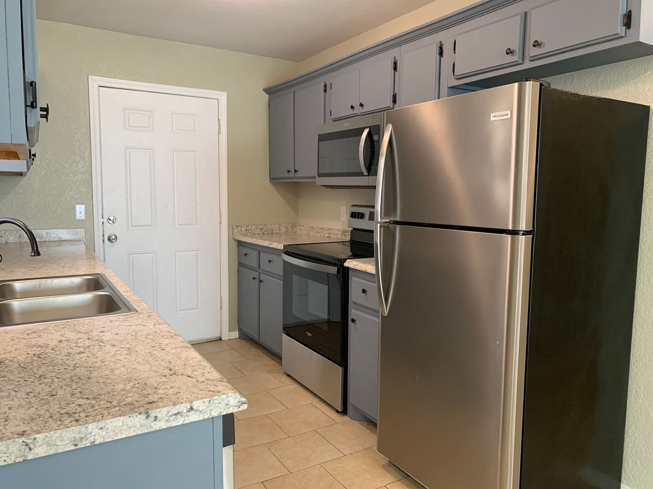 209 W Locust St - Photo 7 of 22