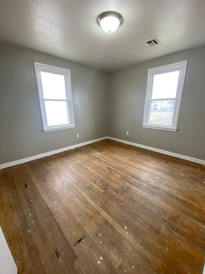 2436 Sw 45th St - Photo 2 of 9