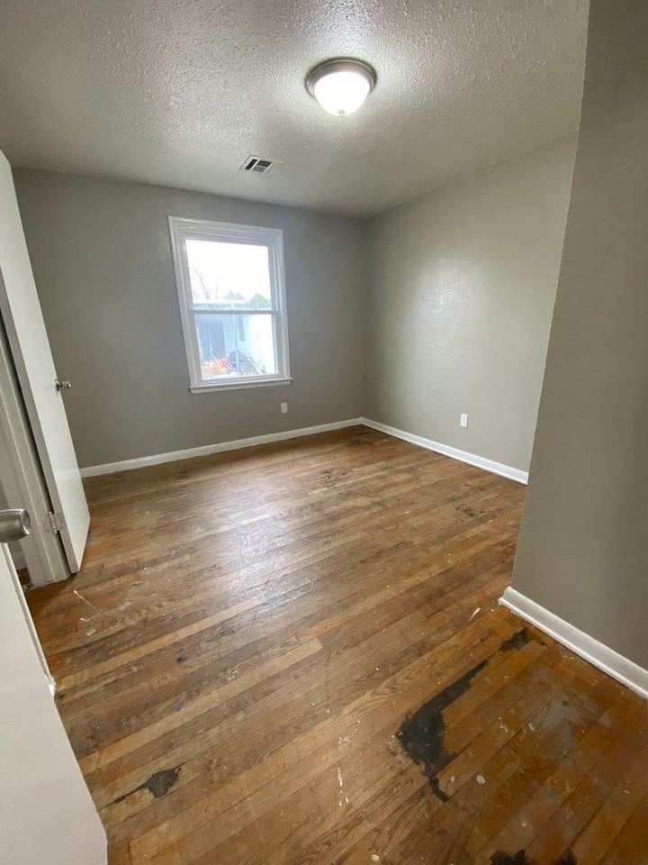 2436 Sw 45th St - Photo 6 of 9