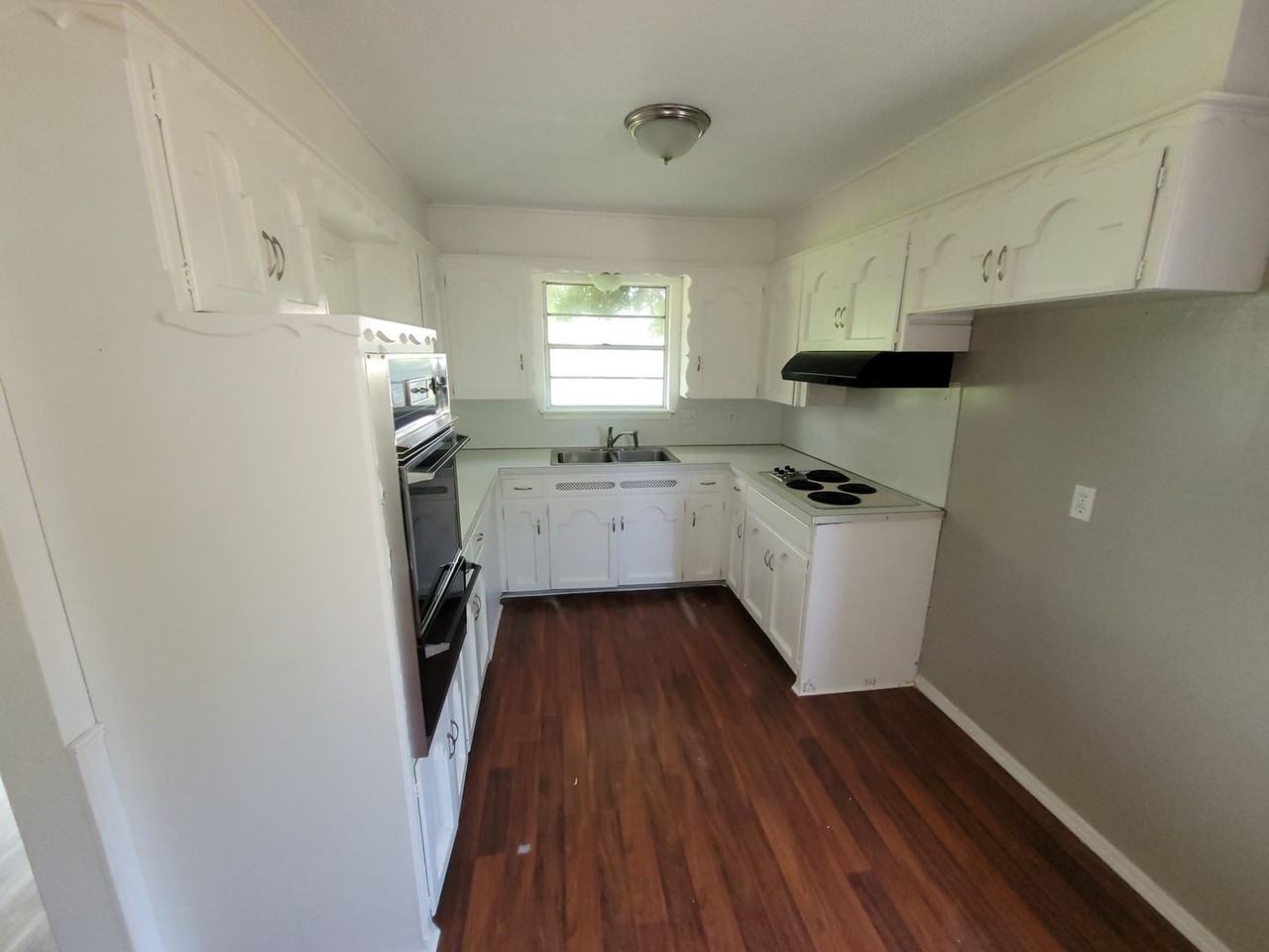 4904 Nw 29th St - Photo 2 of 50