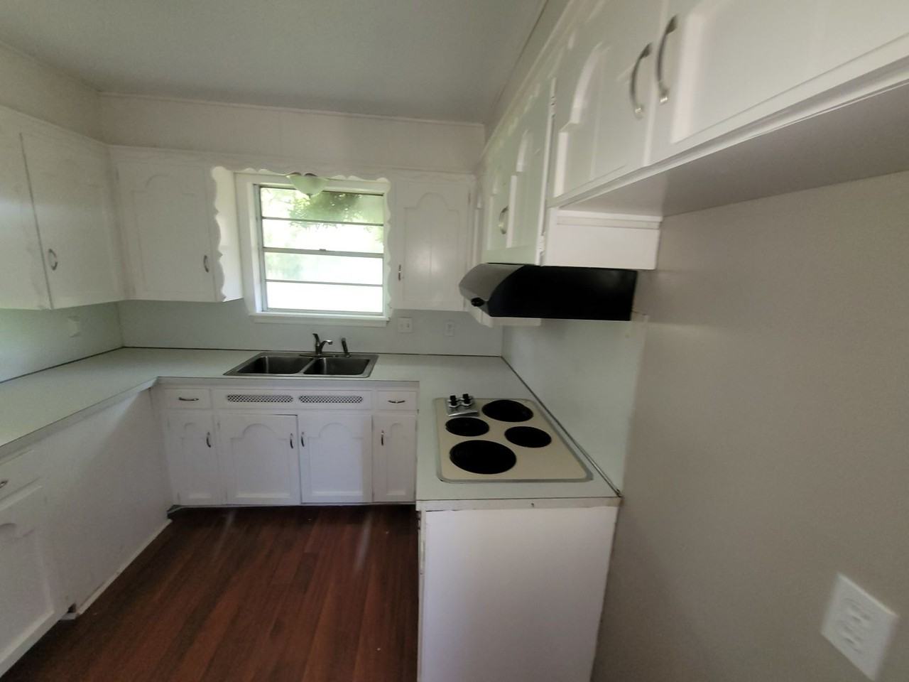4904 Nw 29th St - Photo 3 of 50
