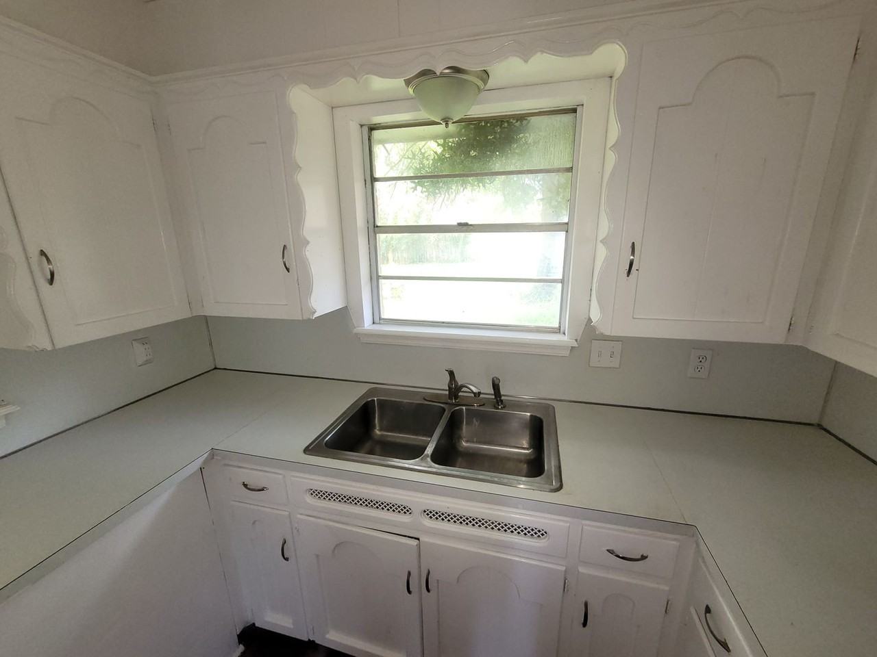 4904 Nw 29th St - Photo 4 of 50