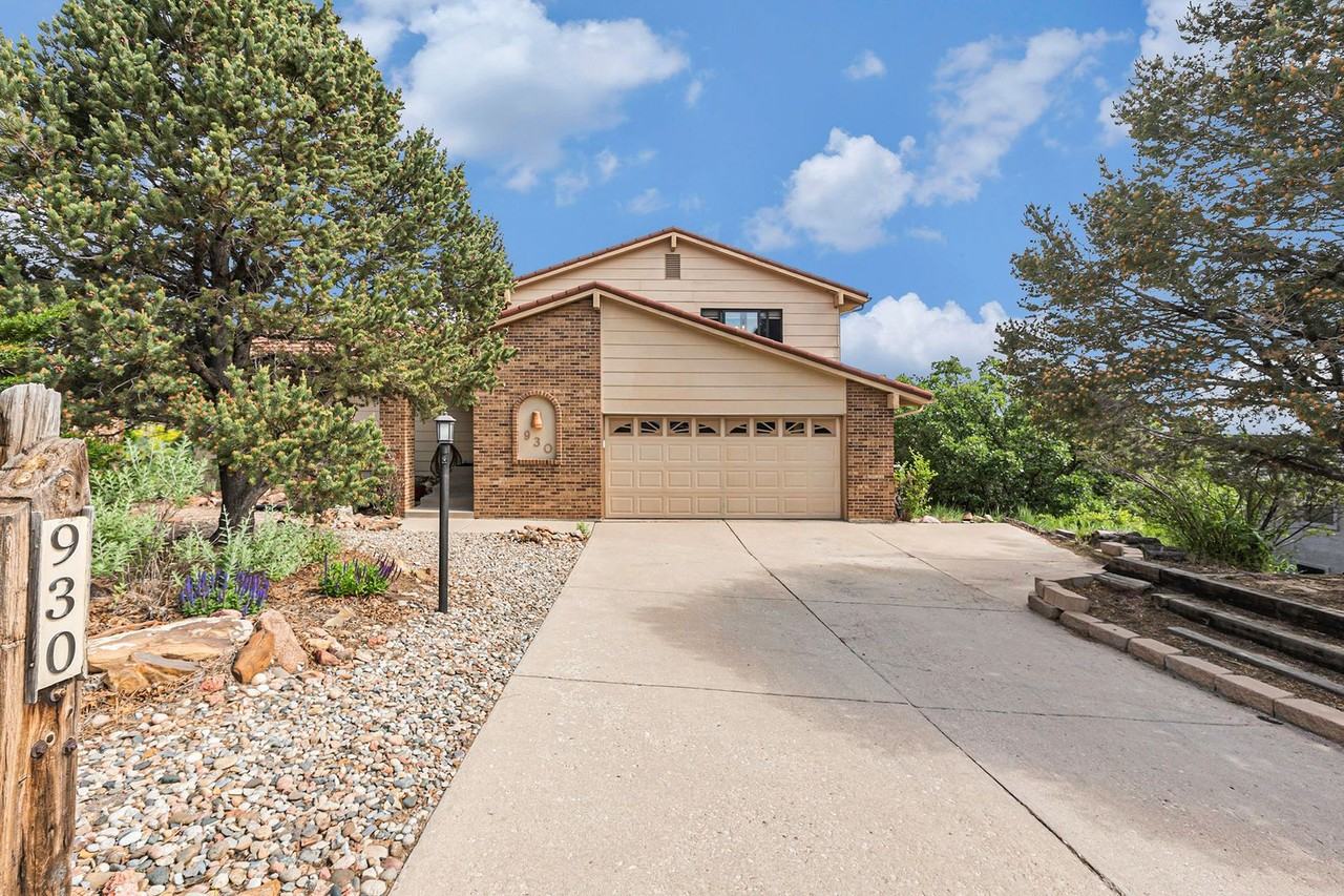 930 Point Of The Pines Dr - Photo 3 of 35