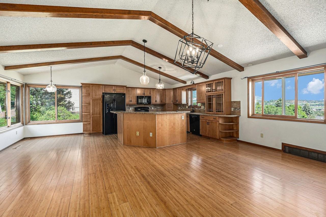 930 Point Of The Pines Dr - Photo 5 of 35