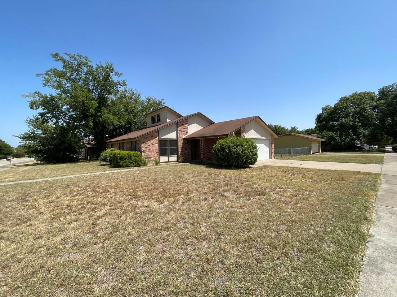 4502 Whitmire Ln - Photo 2 of 28
