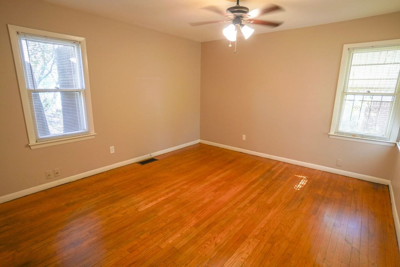1131 W Brooks St - Photo 7 of 19