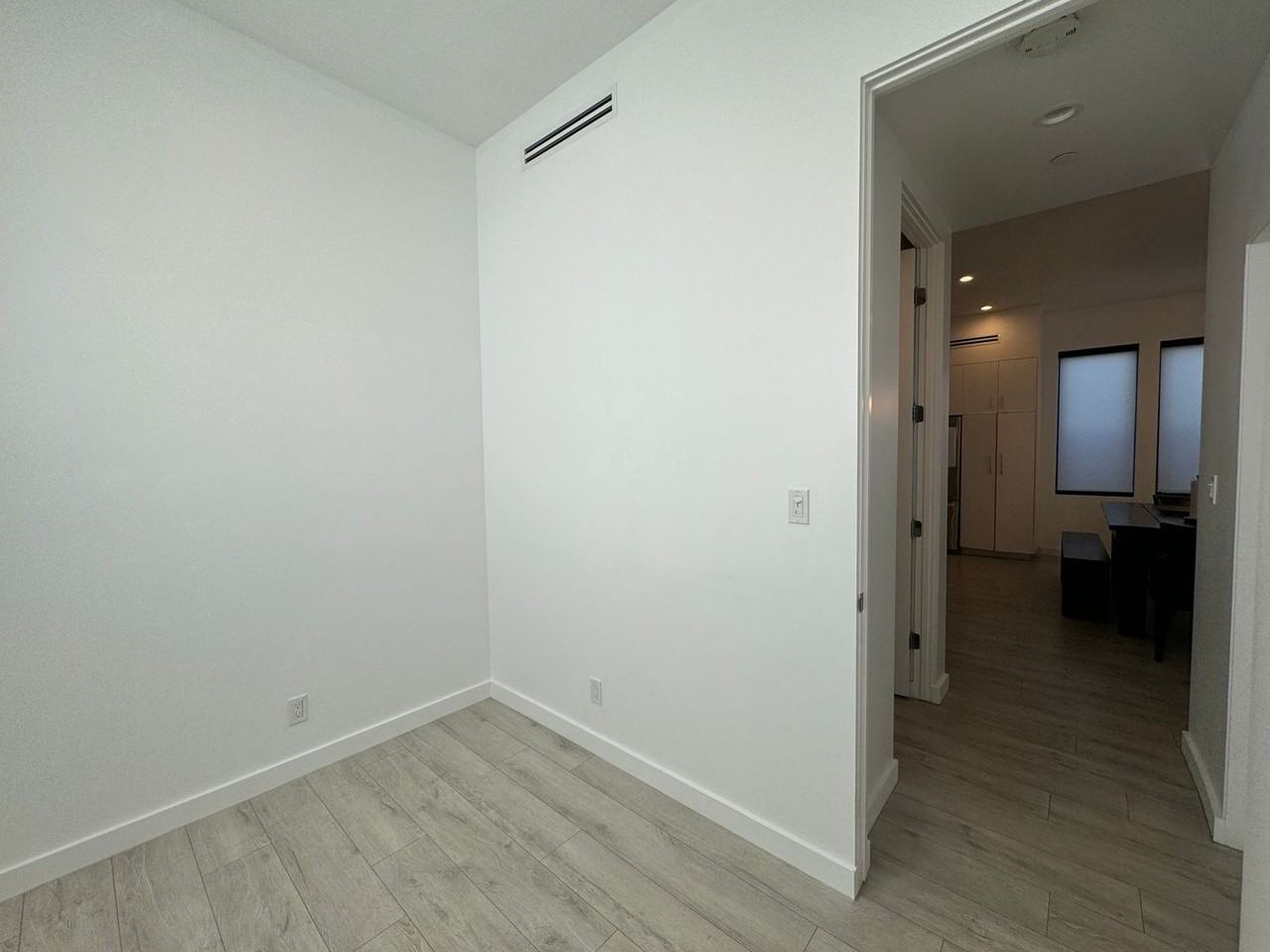 143 N Ardmore Ave - Photo 7 of 23