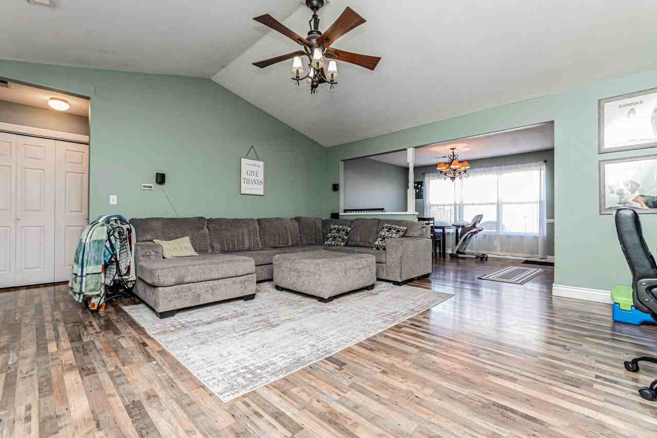 1531 N Clay St - Photo 4 of 31