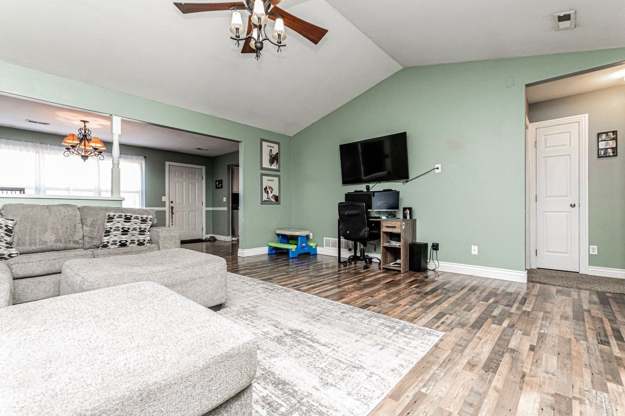 1531 N Clay St - Photo 5 of 31