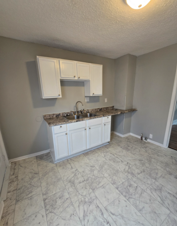 1020 N Ewing St - Photo 2 of 12