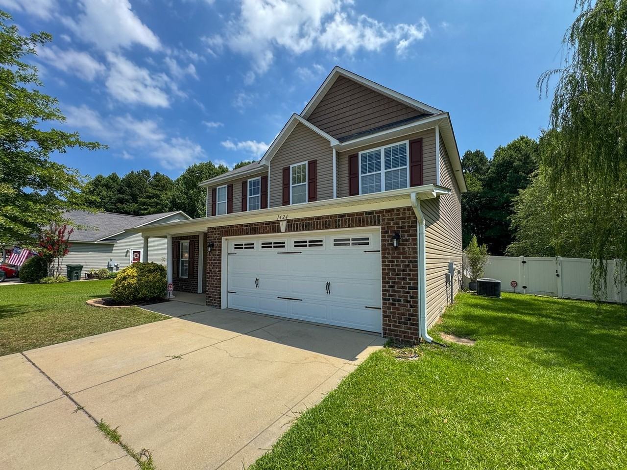 1424 Saint Johns Loop - Photo 2 of 26