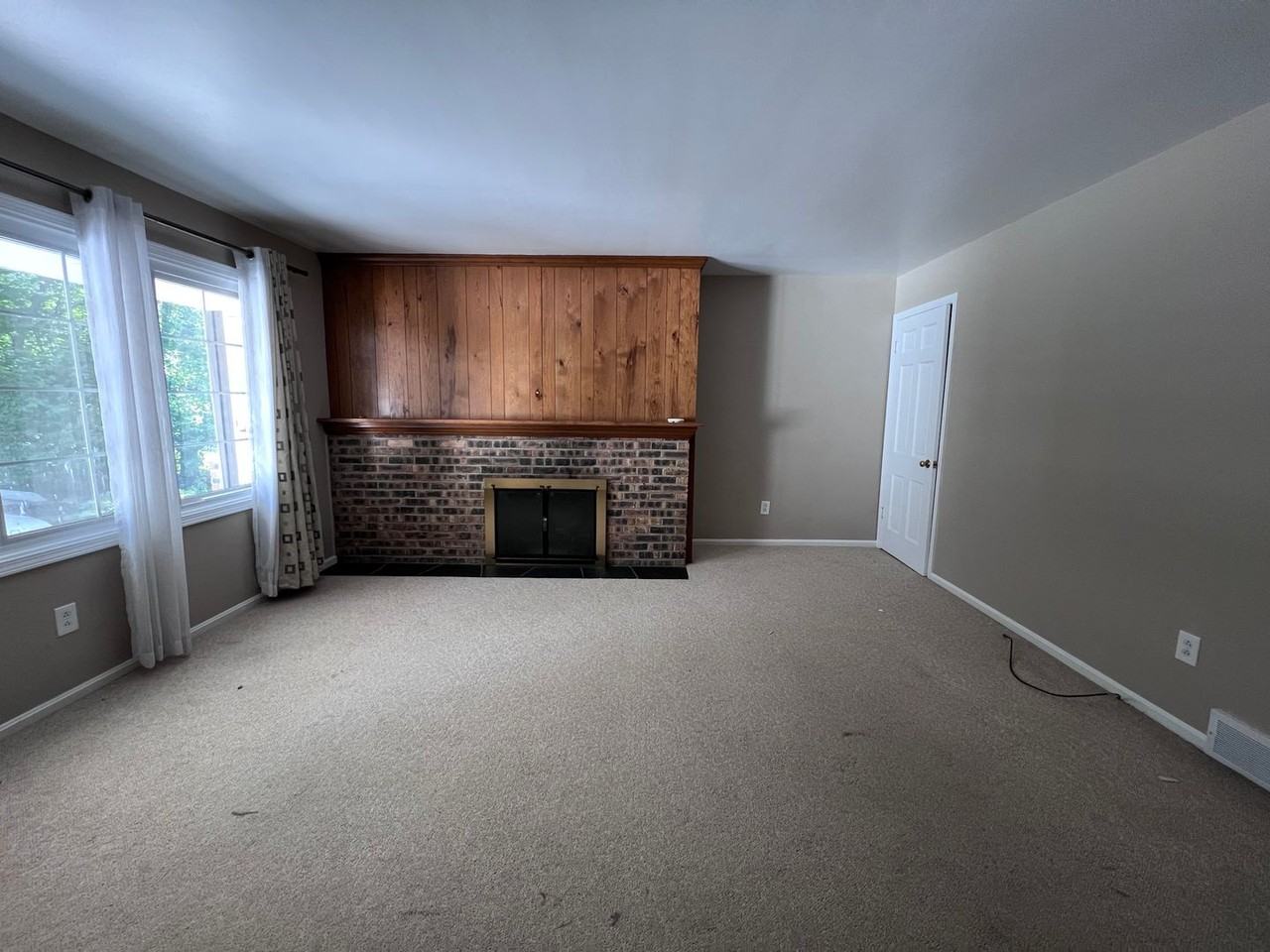3010 Okemos Dr Se - Photo 2 of 21