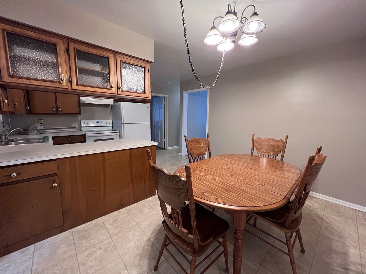 3010 Okemos Dr Se - Photo 4 of 21