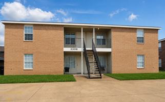 featured image of 3308 Hereford Ln