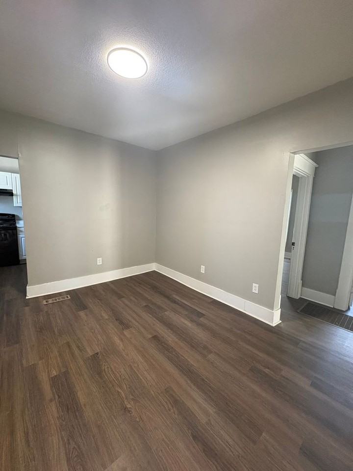 1105 S Greenwood Ave - Photo 4 of 17