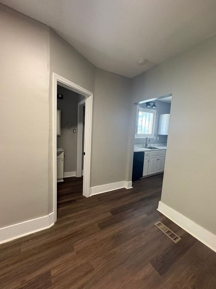 1105 S Greenwood Ave - Photo 6 of 17