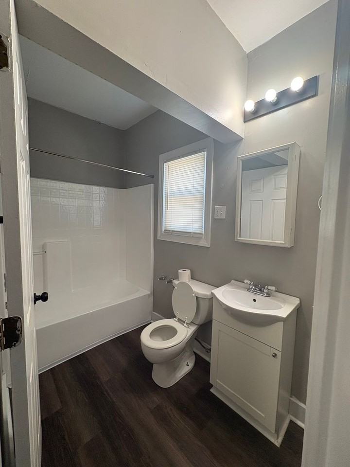 1105 S Greenwood Ave - Photo 7 of 17