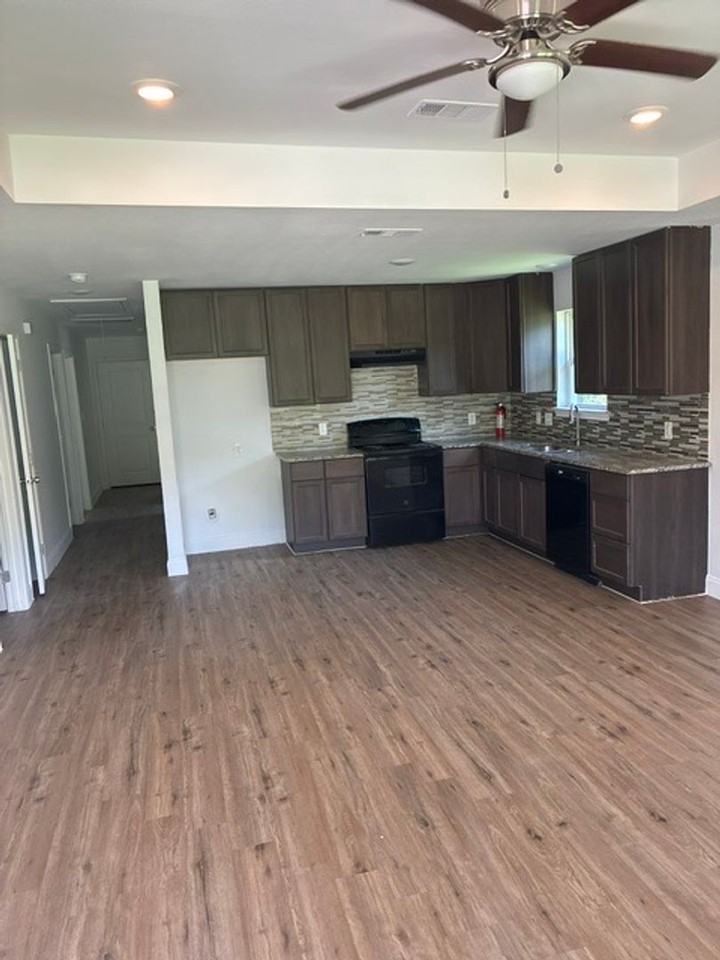 1700 Clark St - Photo 2 of 10