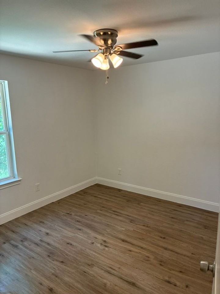 1700 Clark St - Photo 6 of 10