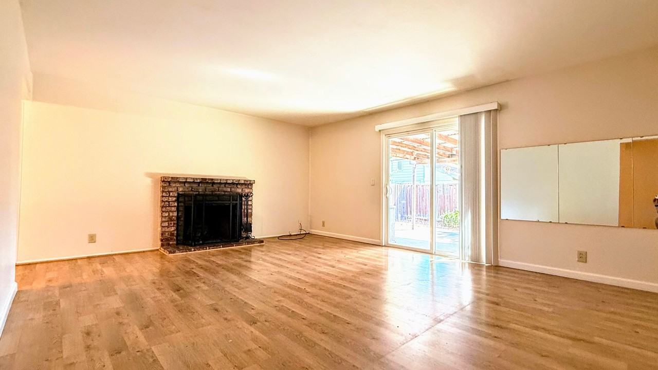 5334 Gatewood Ln - Photo 5 of 11