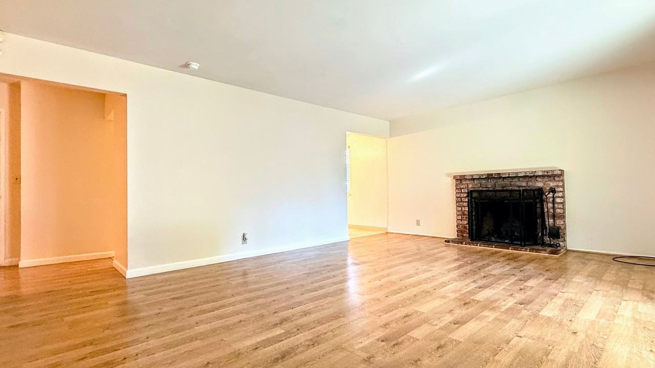 5334 Gatewood Ln - Photo 6 of 11