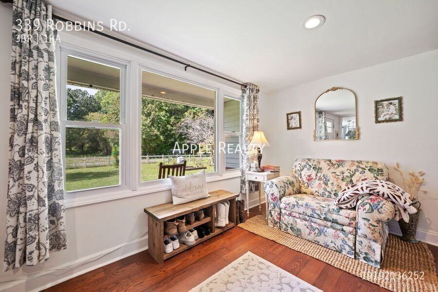 339 Robbins Rd - Photo 5 of 19