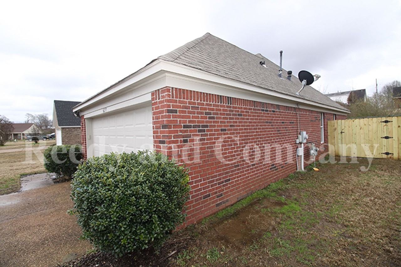6077 Wills Way Cir S - Photo 3 of 22