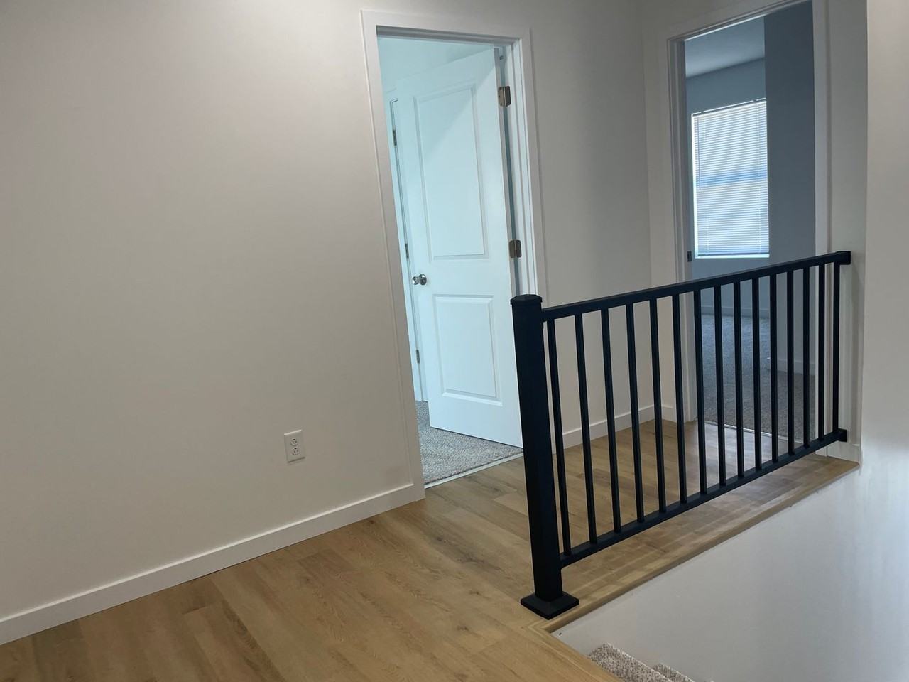 311 N Center St - Photo 4 of 6