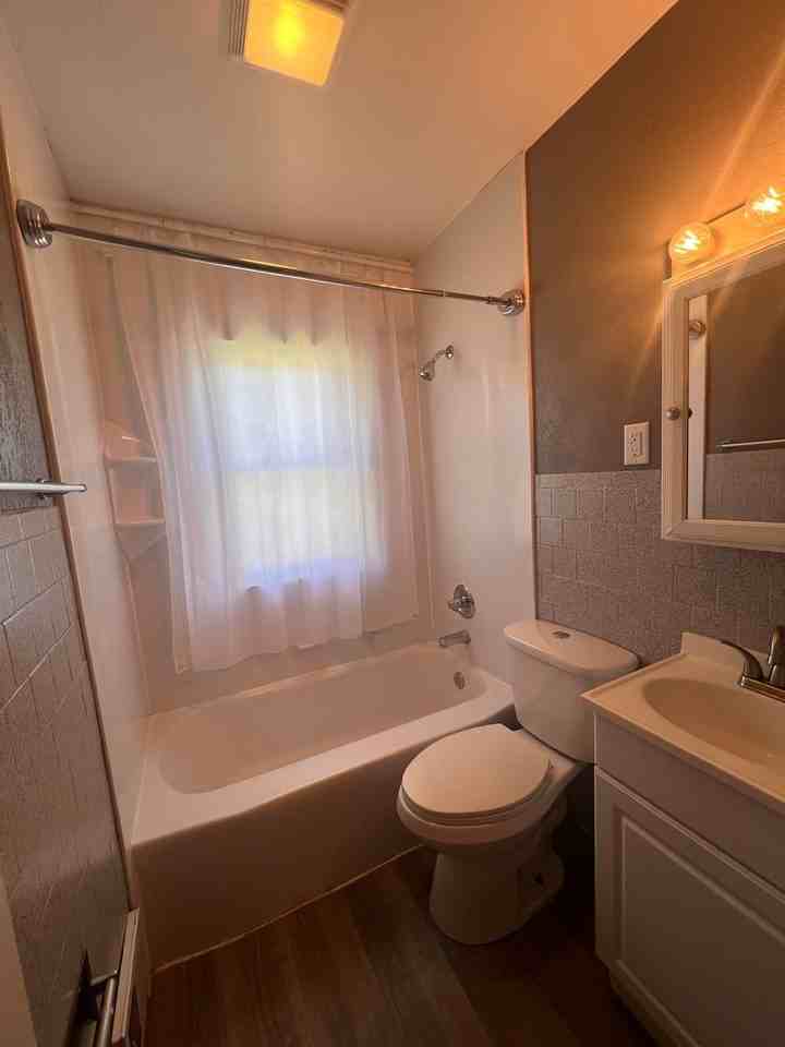 708 W 31st St - Photo 4 of 11