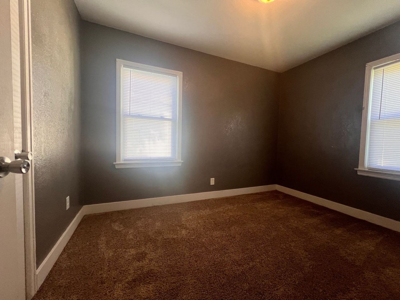 708 W 31st St - Photo 5 of 11