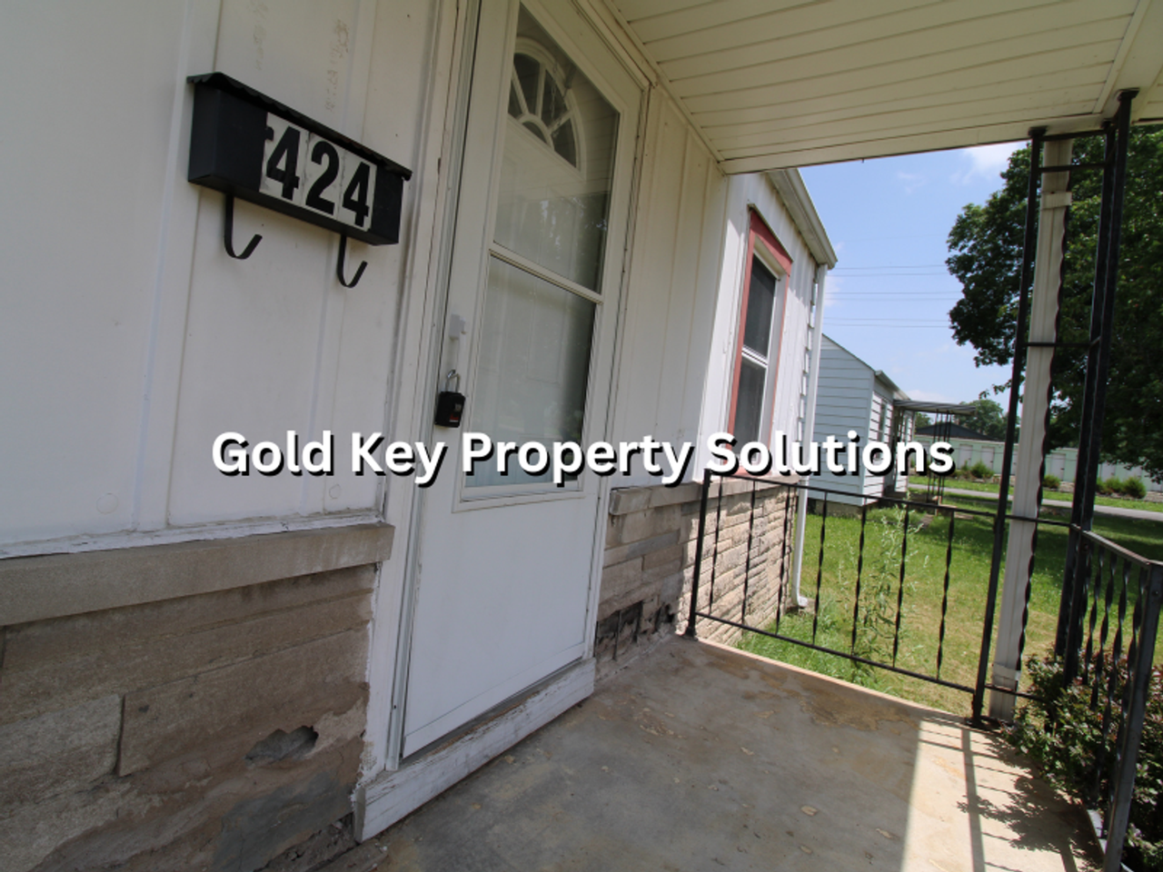 424 E 37th St - Photo 4 of 19