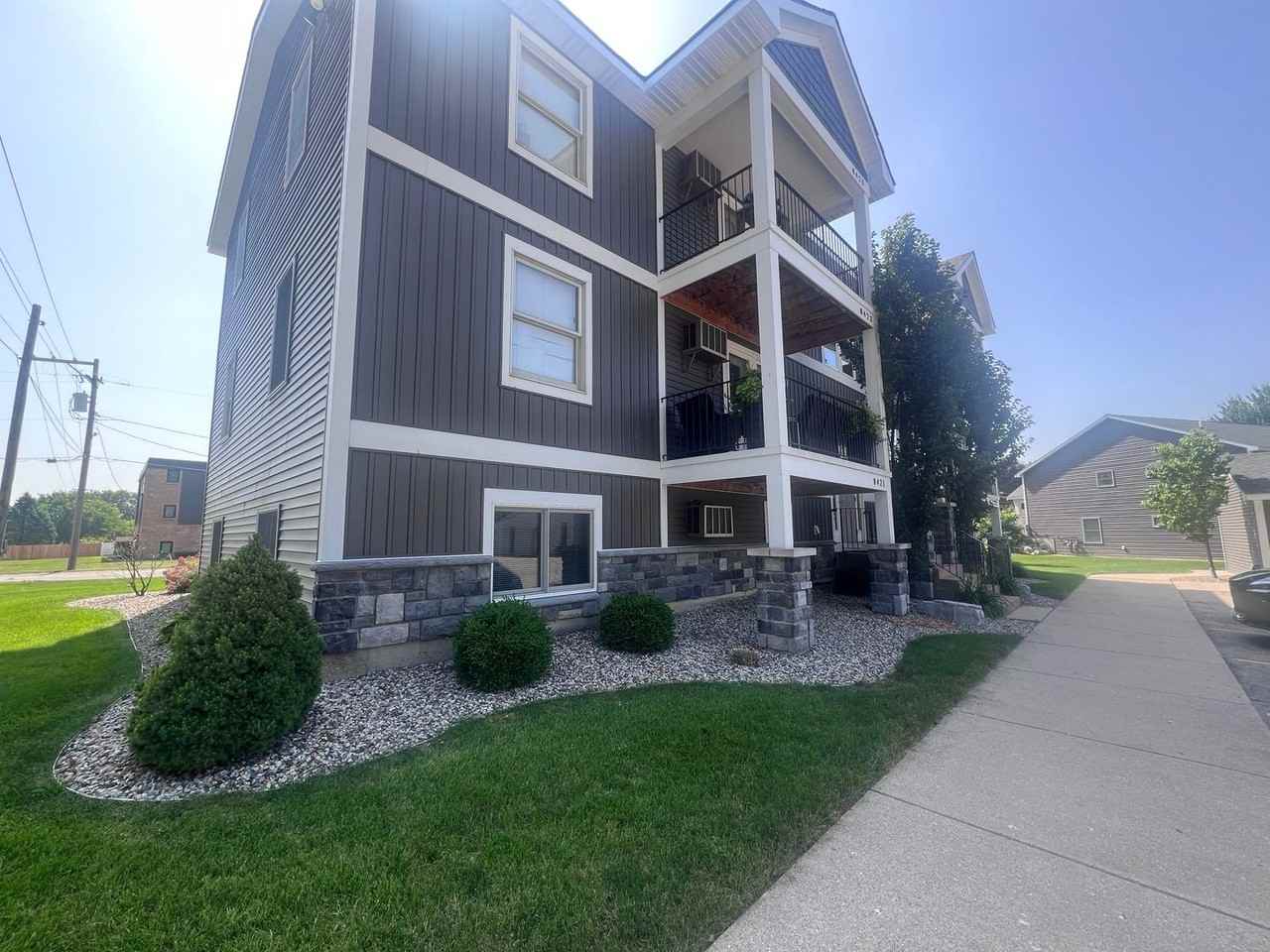 8421 Woodhaven Dr Sw #1A - Photo 2 of 12