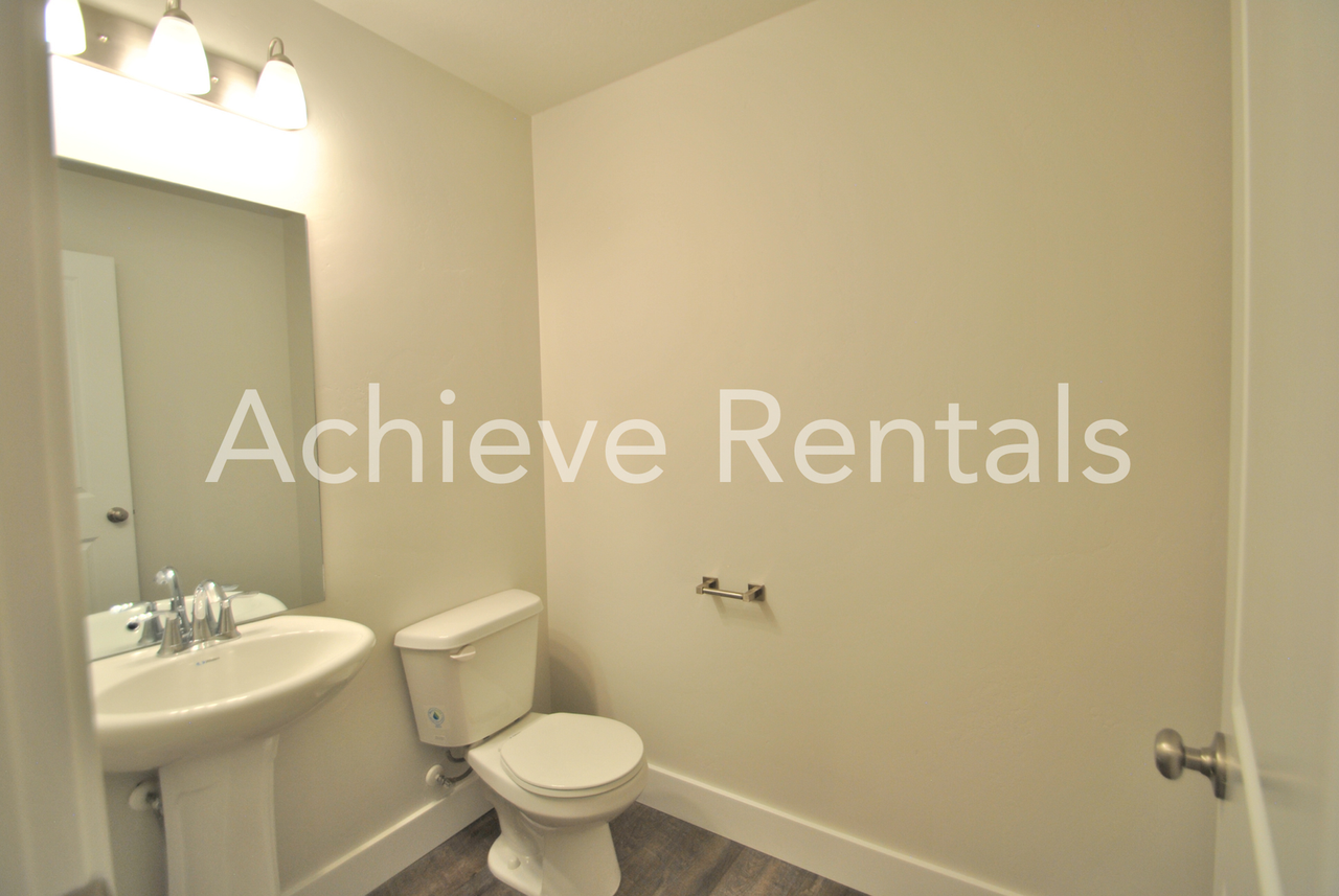 368 E 2075 N - Photo 7 of 15