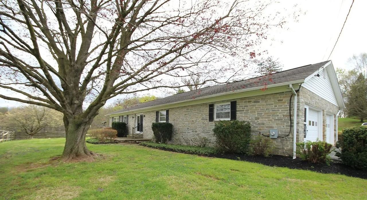 2213 Allibone Rd - Photo 2 of 4