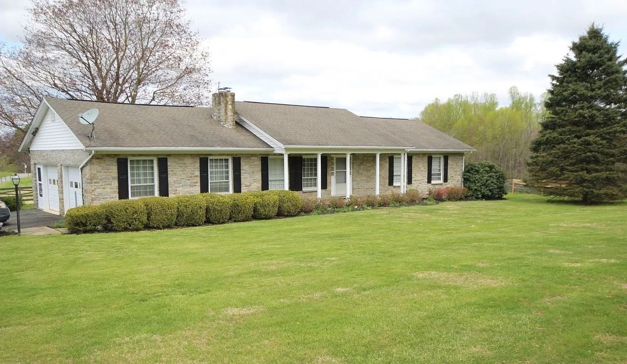2213 Allibone Rd - Photo 3 of 4