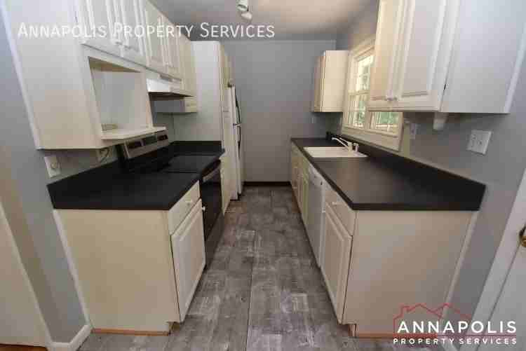 747 Warren Dr - Photo 4 of 21