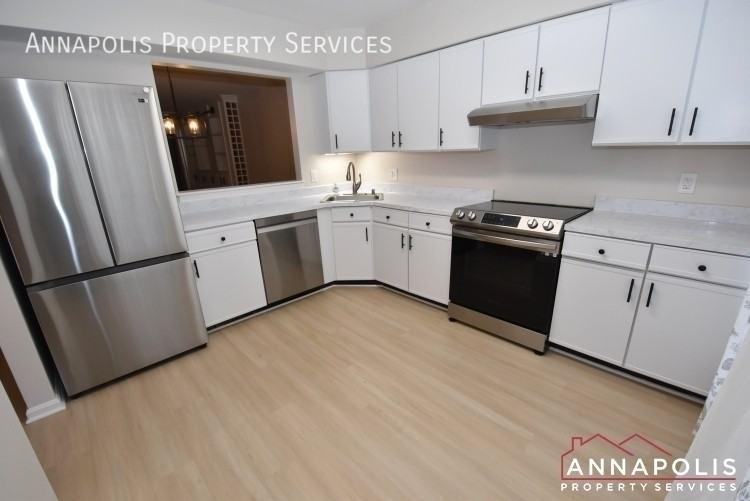 921 Breakwater Dr - Photo 2 of 24