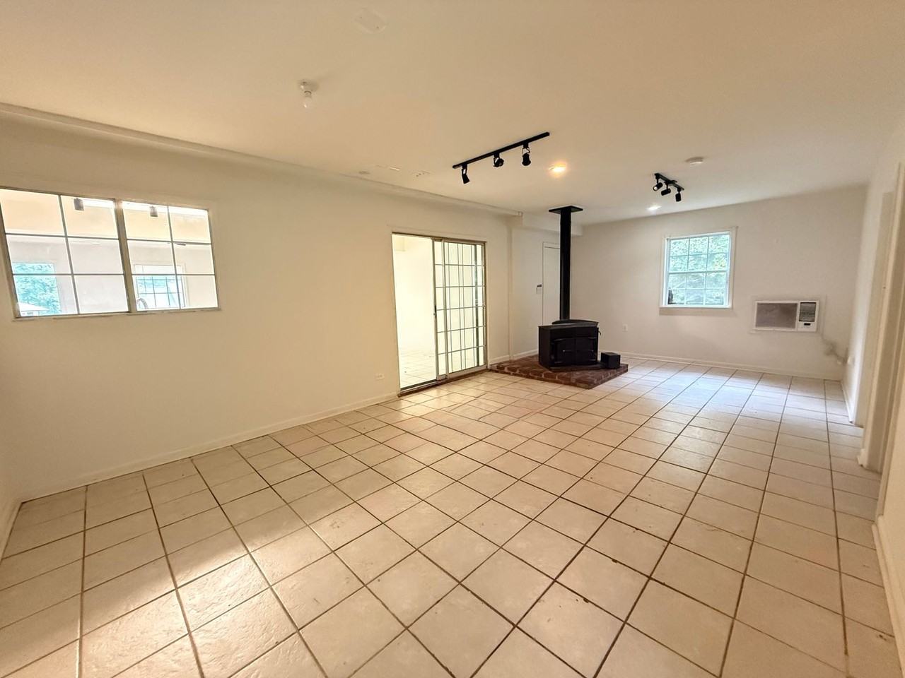 8720 Mornington Dr - Photo 6 of 17