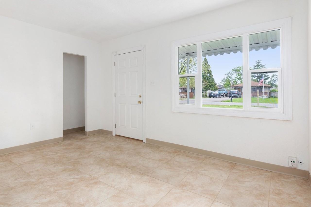 1231 S Denny St - Photo 5 of 18