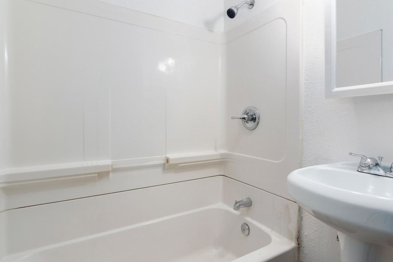 1231 S Denny St - Photo 7 of 18