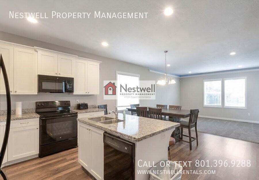 5452 W Clouds Rest Ln - Photo 3 of 28
