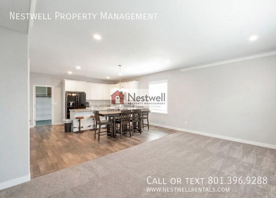 5452 W Clouds Rest Ln - Photo 4 of 28