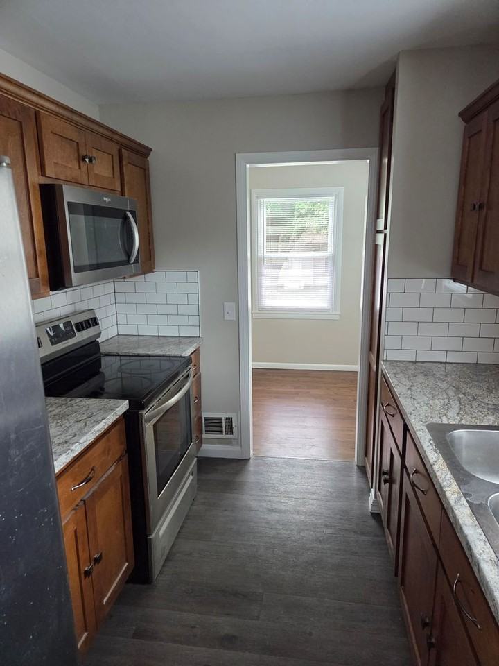 1028 N 77th Ave - Photo 2 of 9