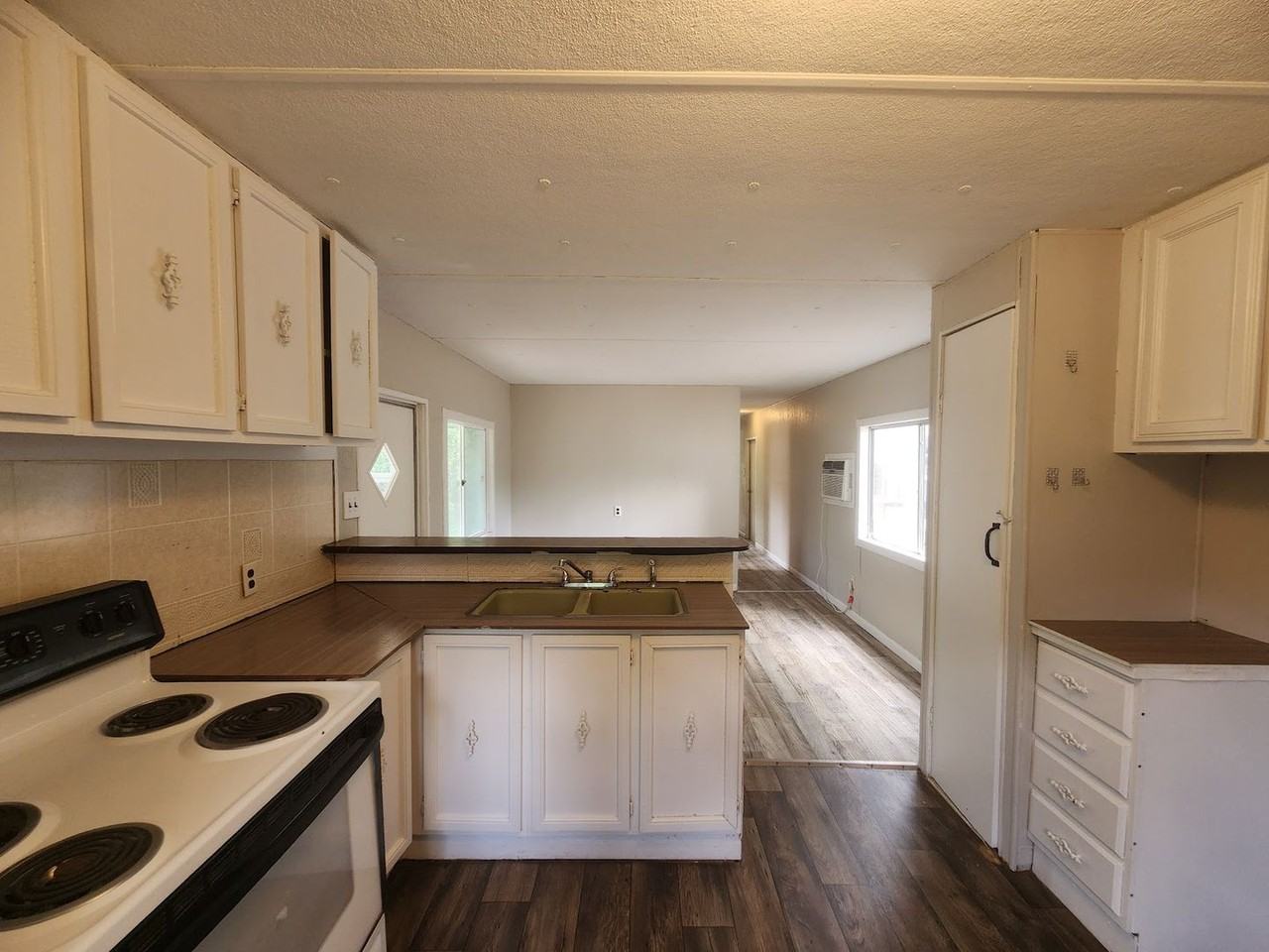 1920 Se 188th Ave - Photo 6 of 20