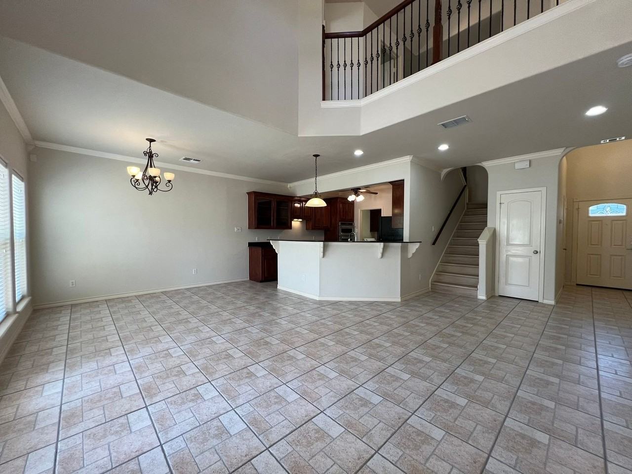 14813 Leeward Dr - Photo 4 of 48