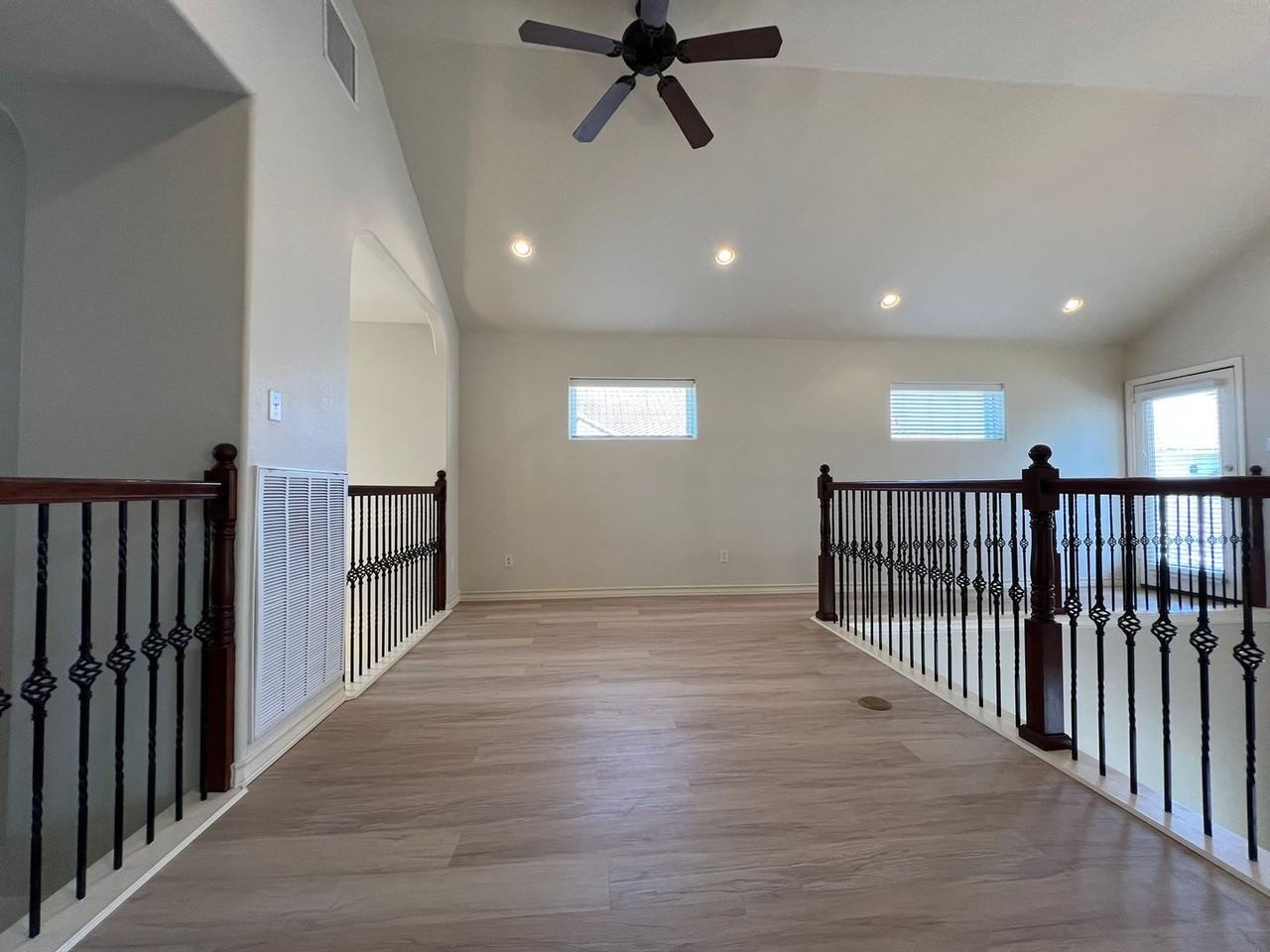14813 Leeward Dr - Photo 6 of 48