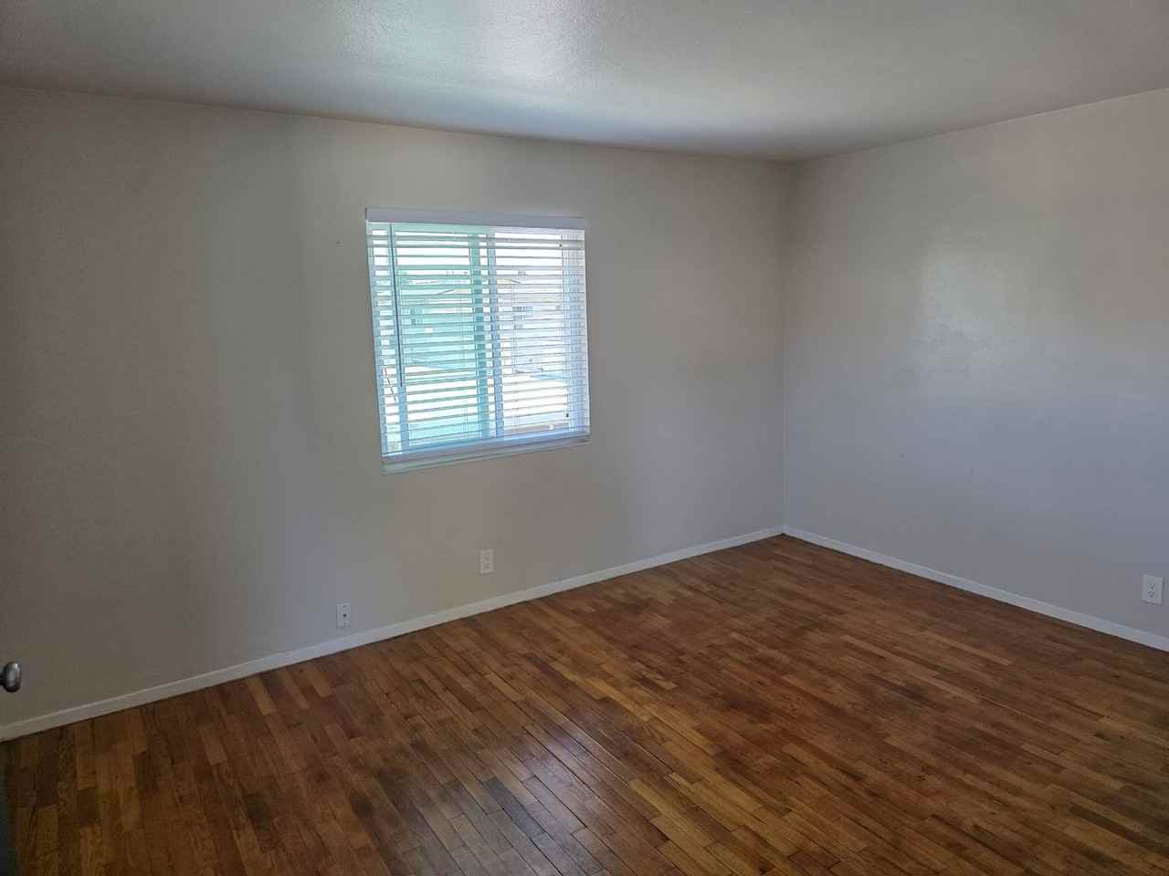 1359 Reeve St - Photo 2 of 32