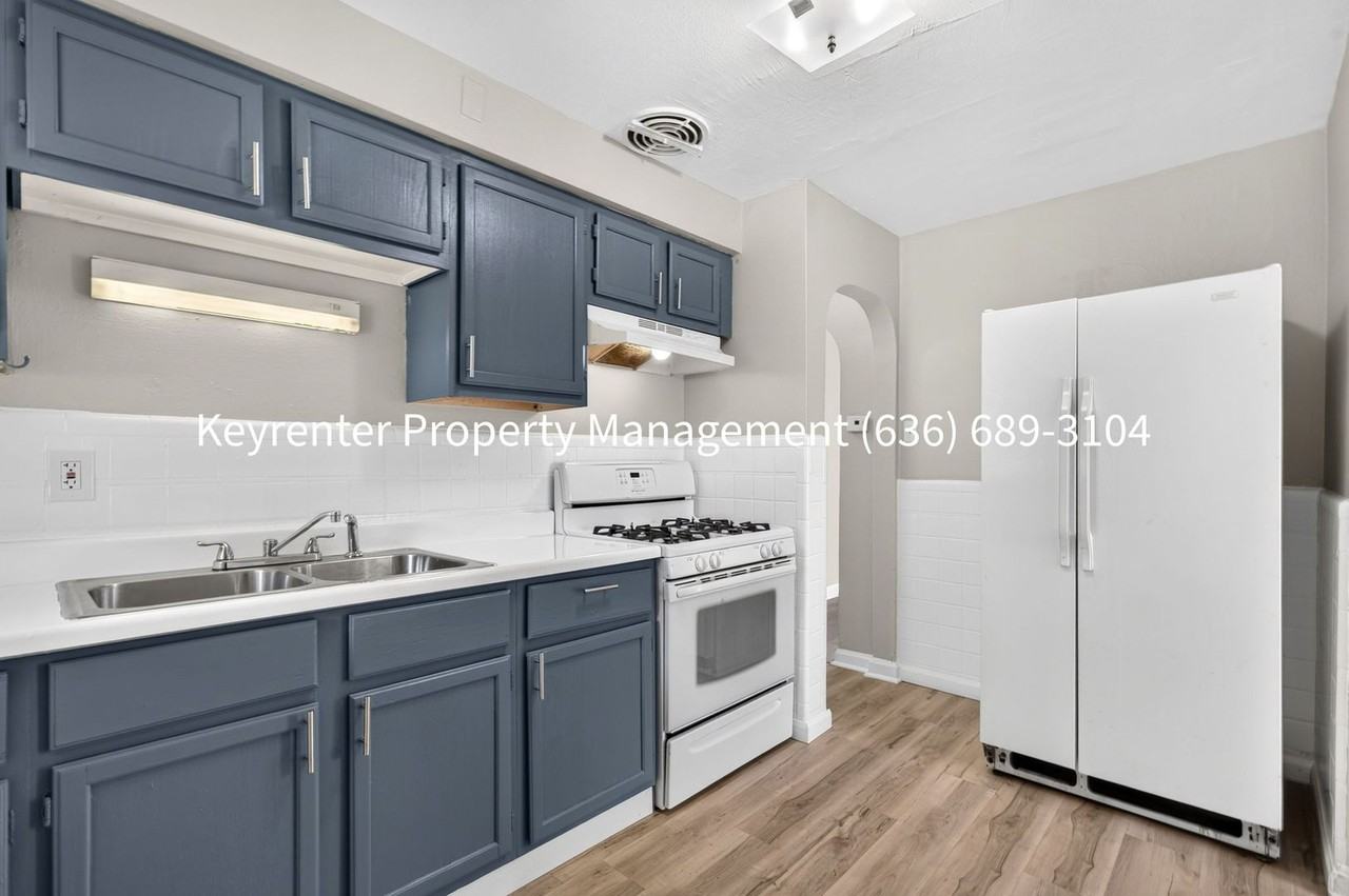6317 Abbott Dr - Photo 3 of 23