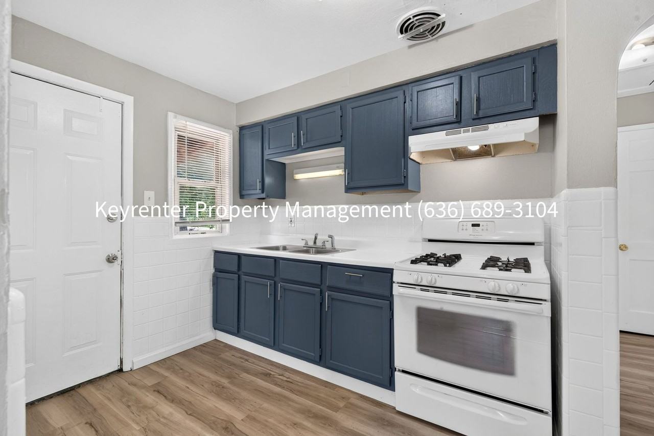 6317 Abbott Dr - Photo 4 of 23