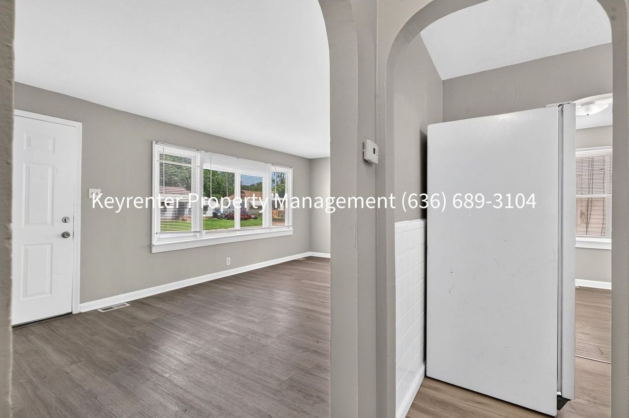 6317 Abbott Dr - Photo 6 of 23